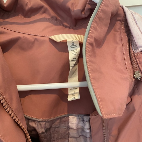 Lululemon Rain Jacket - Picture 12 of 12